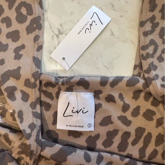 🥰 2/$15 Olivia Rae cheetah crop tank - Picture 6 of 7